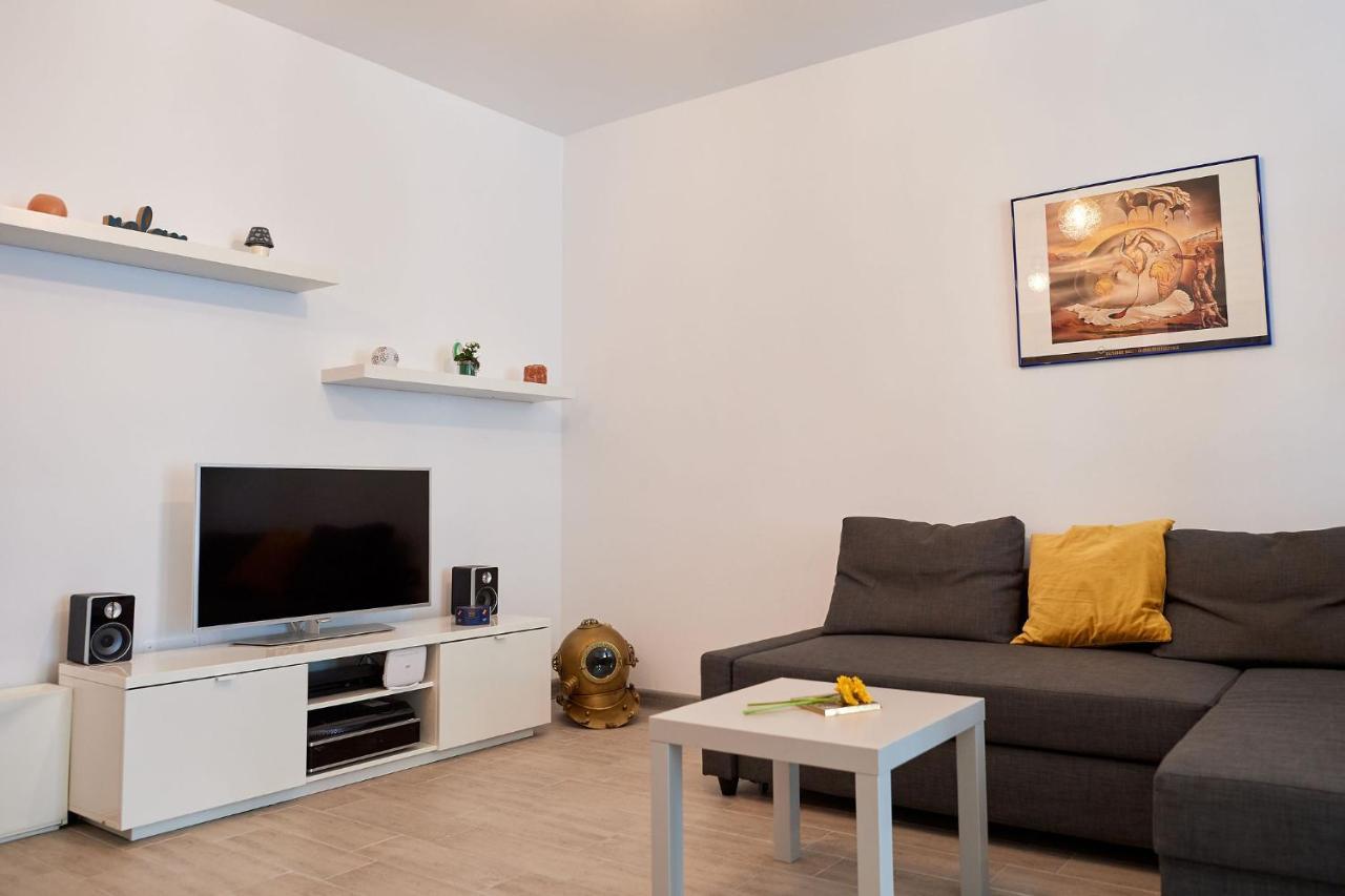 Submarine Apartment Spa N Pool Beach Resort Navodari Exterior photo