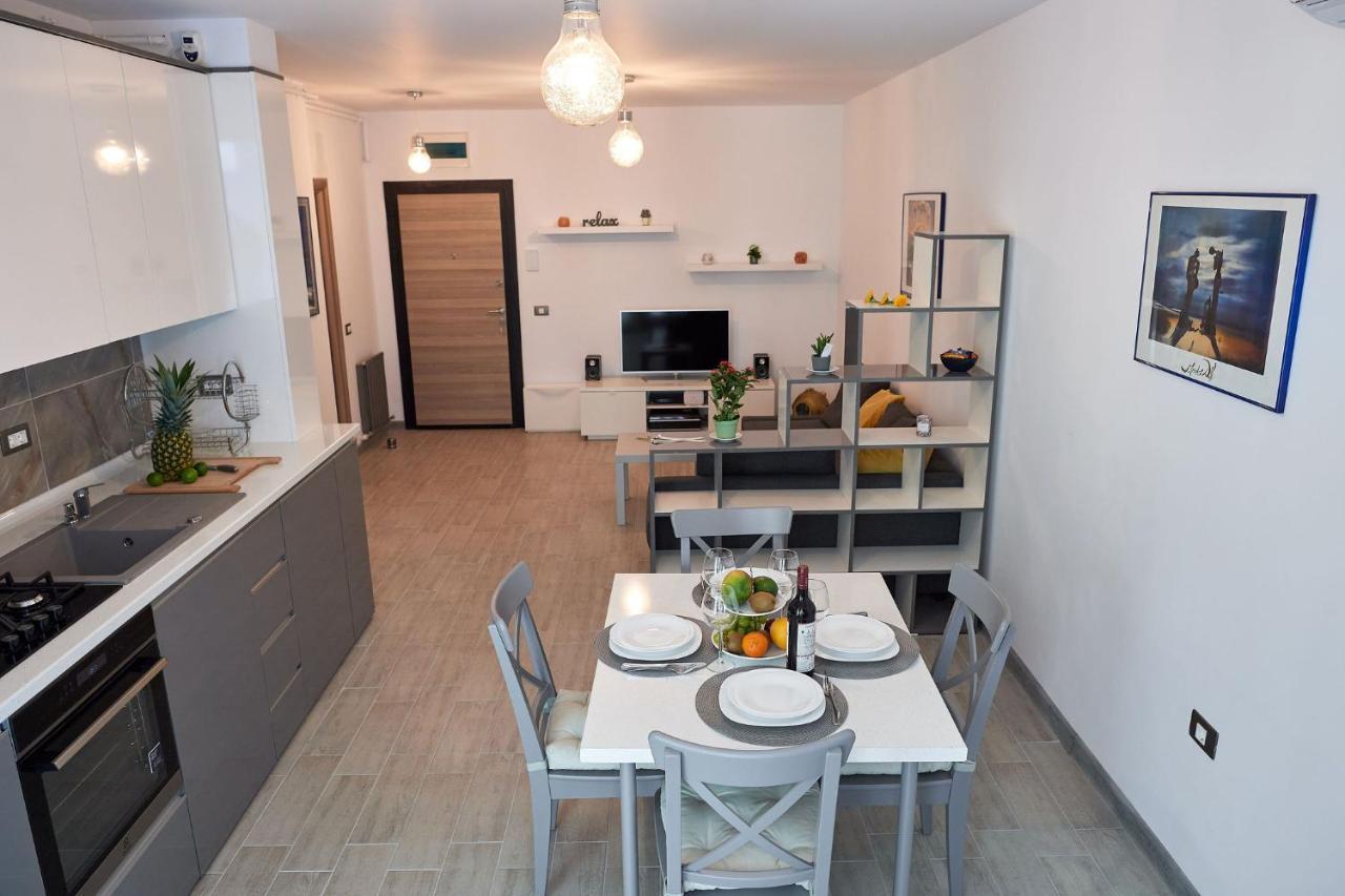 Submarine Apartment Spa N Pool Beach Resort Navodari Exterior photo